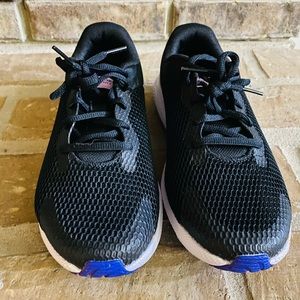 Girls under armour sneakers 5.5